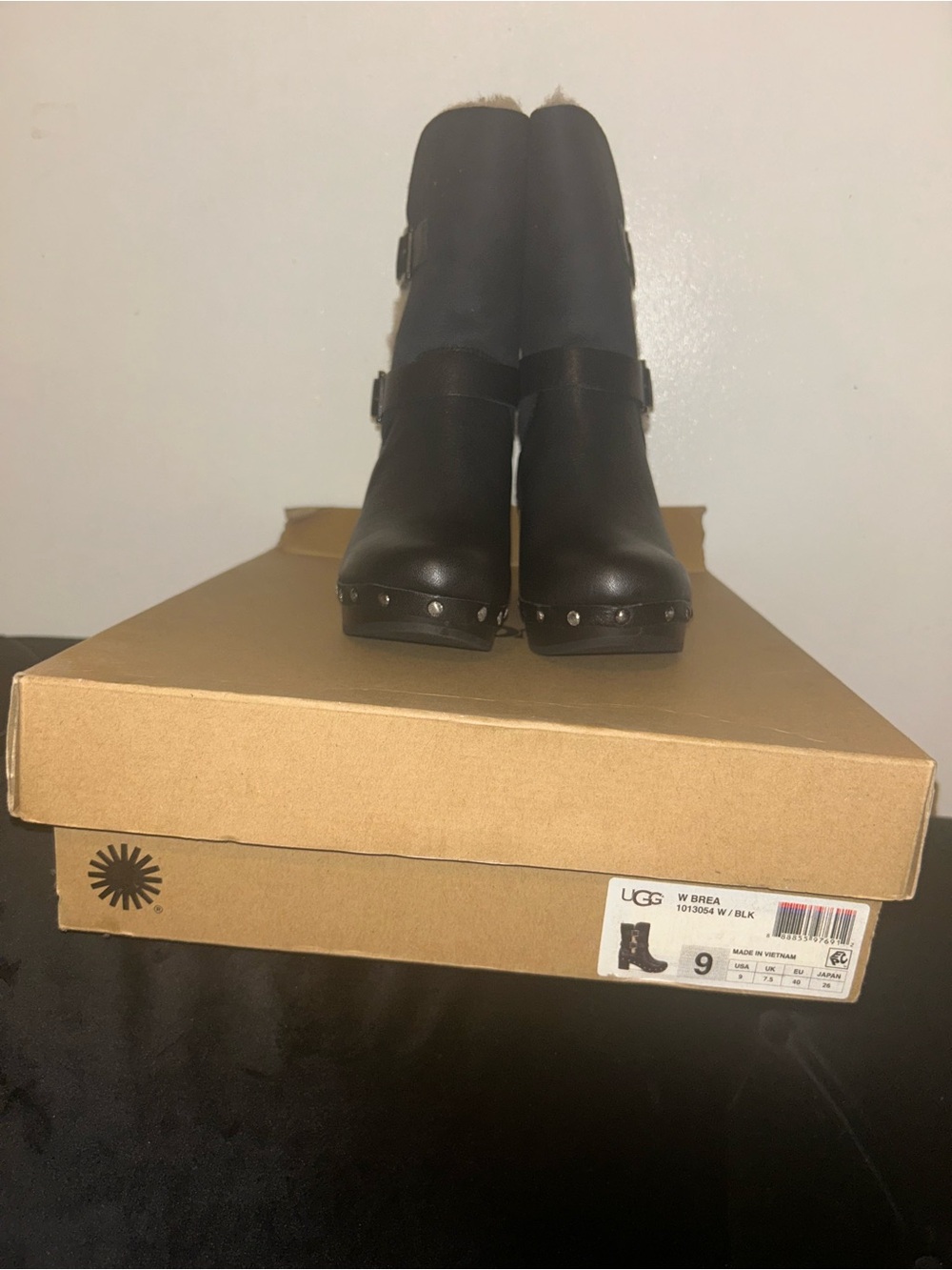 UGG Women's Brea Black Leather Round Toe Studded Buckle Strap Boots  Sz 9